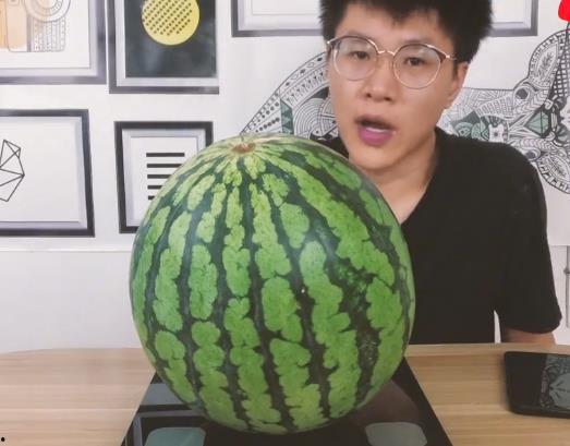 吃瓜又吃糖,吃瓜又吃糖的欢乐时光