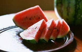 孕晚期吃催熟瓜,孕晚期食用催熟瓜果的注意事项与风险分析